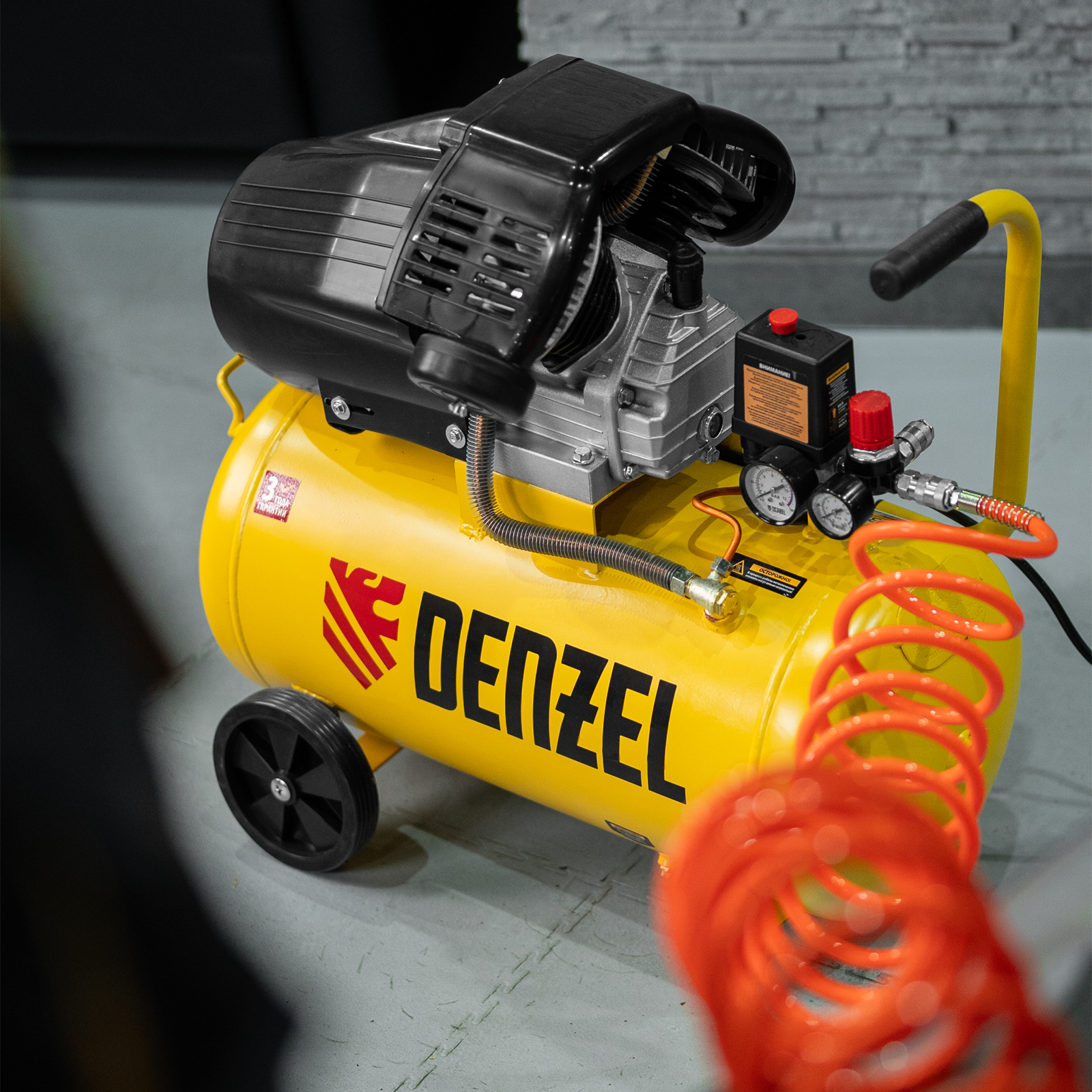 Поршневой компрессор DENZEL DCV1800/50