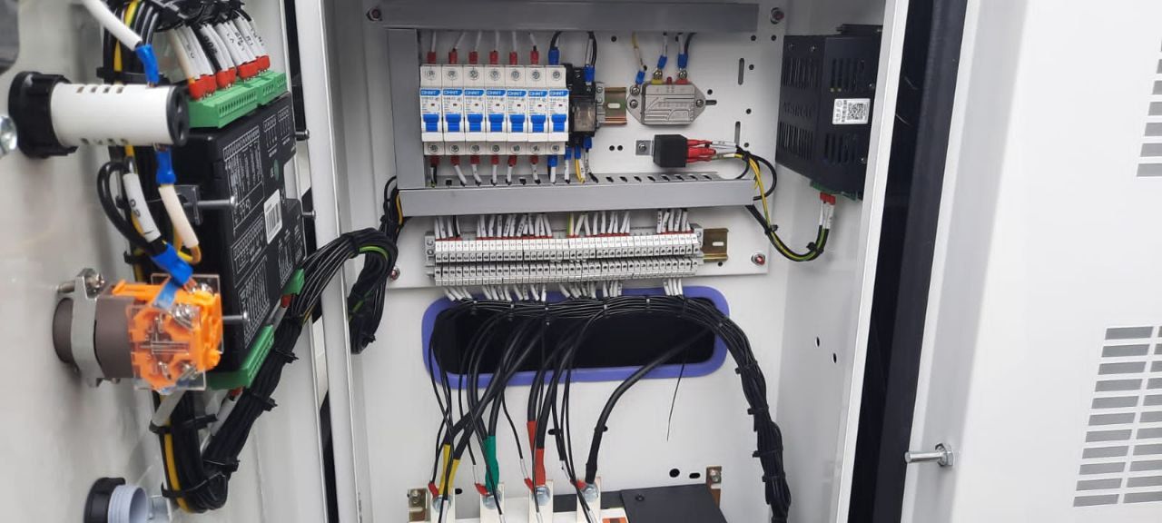 Генератор Zammer AD-20-Т400 в кожухе со встроенным АВР