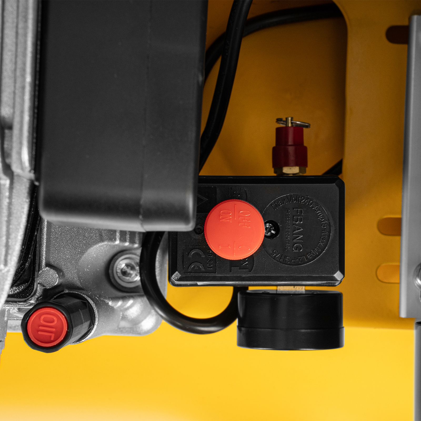 Поршневой компрессор DENZEL BCI 2200/100