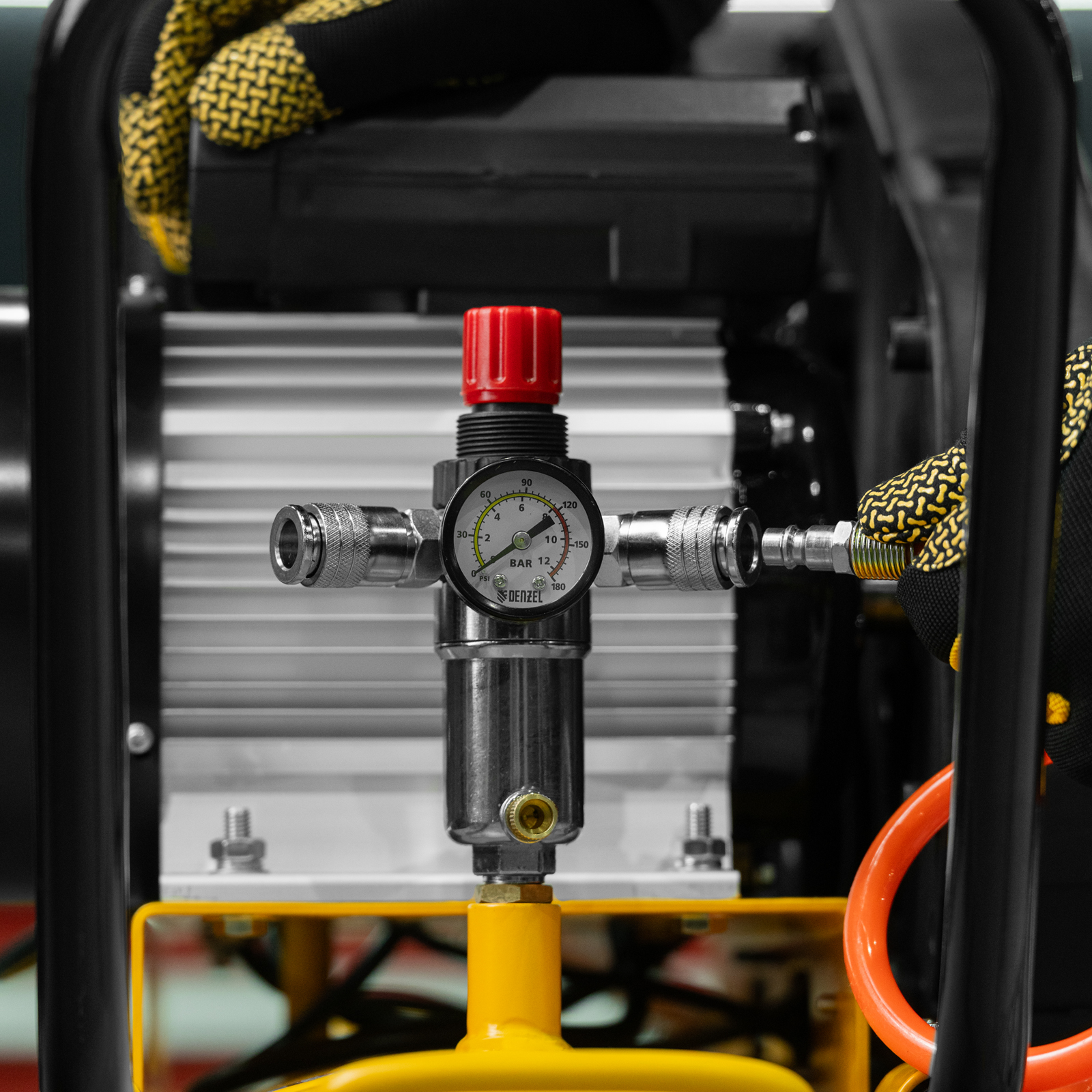 Поршневой компрессор DENZEL BCI 2200/100